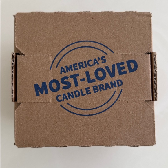 BATH & BODY WORKDS Bath 3 Wick Sweater Weather Candle - Picture 7 of 8